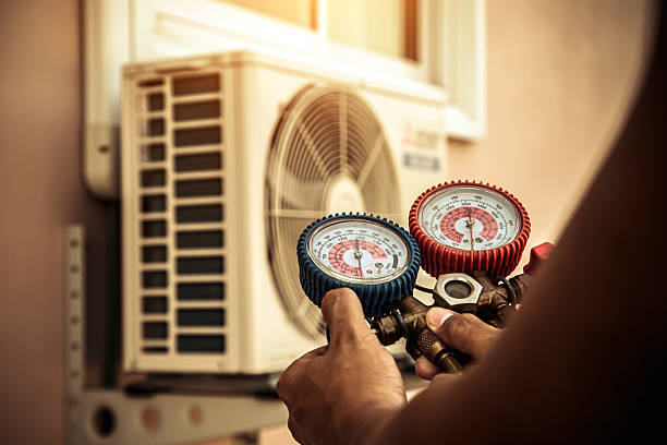 Professional Hvac technician working in Mount Airy, LA